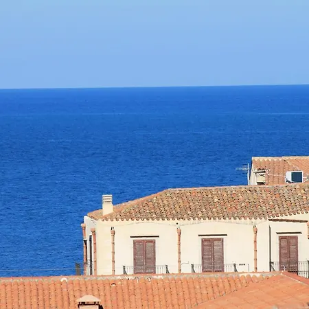 Matteotti Balcony تْشيفالو