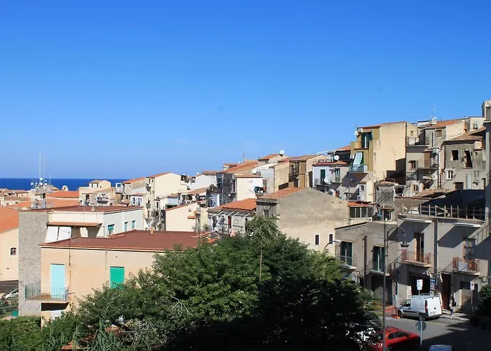 Matteotti Balcony تْشيفالو