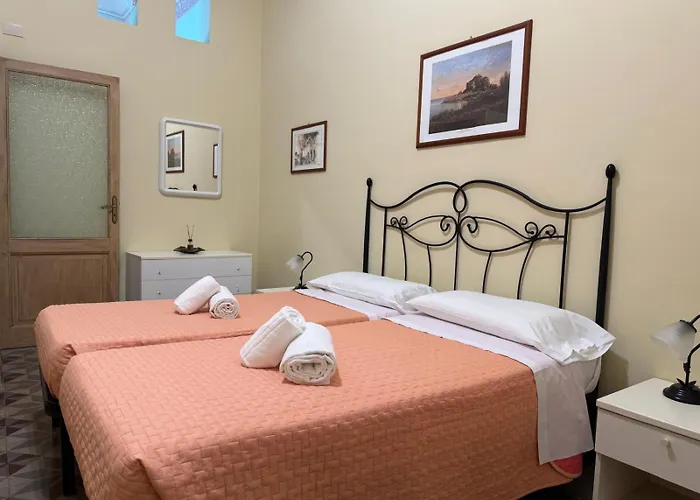 Matteotti Balcony تْشيفالو