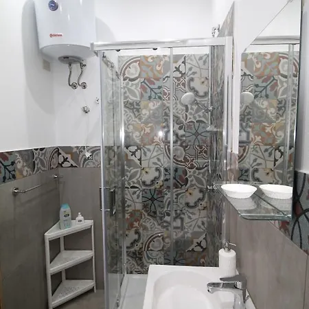 Adelfes Apartment *